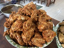 Pedas Mantap, Sarapan Ayam Bakar Artomoro Viral di Jogja