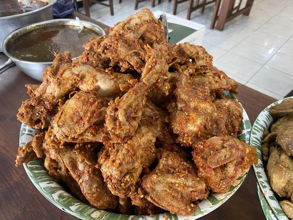 Pedas Mantap, Sarapan Ayam Bakar Artomoro Viral di Jogja