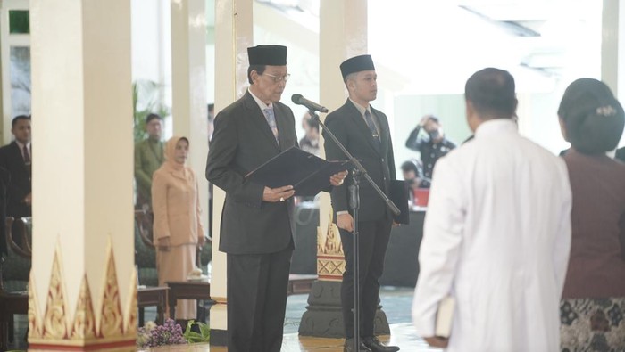 Pelantikan JPT, Administrator dan Pengawas di Kompleks Kepatihan, Jumat (3/1/2025).