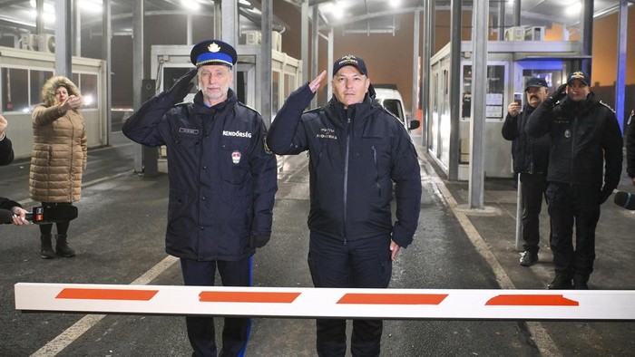 A car crosses the state border between Hungary and Romania after it was symbolically opened by officials on the occasion of Romania's accession to the Schengen zone at the Csanadpalota border crossing in Csanadpalota, Hungary on Tuesday, Dec. 31, 2024. (Zsolt Czegledi/MTI via AP)