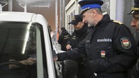 Austria dan negara anggota Schengen lainnya akhirnya mencabut keberatan mereka terhadap bergabungnya dua negara bekas komunis dengan tingkat ekonomi paling lemah di wilayah Uni Eropa tersebut.  