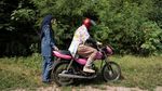 Perempuan Bersepeda Motor Makin Populer di Pakistan gegara Mobil Mahal