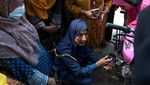 Perempuan Bersepeda Motor Makin Populer di Pakistan gegara Mobil Mahal