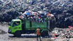 Potret Gunung Sampah di TPA Tanjungrejo Kudus