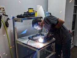 Potret Nekat Kuli Bangunan yang Bikin Meringis, Berani Mati!