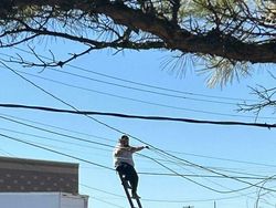 Potret Nekat Kuli Bangunan yang Bikin Meringis, Berani Mati!