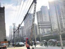 Potret Nekat Kuli Bangunan yang Bikin Meringis, Berani Mati!