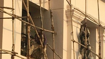 Sering lihat di Indonesia yang kayak begini. Kasihan loh, bahaya banget. Foto: Death_Master via Bored Panda