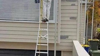 Kalau jatuh, tenang aja, ada tali pengaman! Eh... tunggu... Foto: dwaaam via Bored Panda