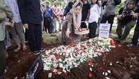 Atmakusumah Astraatmadja wafat pada hari Kamis (2/1/2025) pukul 13.05 WIB di Rumah Sakit Cipto Mangunkusumo (RSCM) Kencana pada usia 86 tahun.