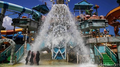 Potret Ramainya Pengunjung Ancol Saat Liburan Tahun Baru 2025