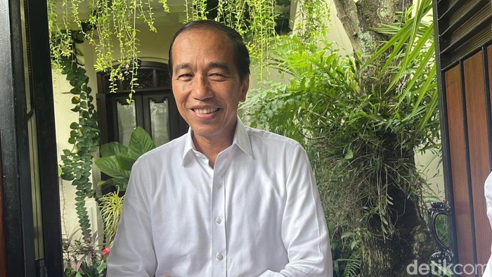 Presiden ke-7 Joko Widodo (Jokowi) ditemui di kediamannya, Sumber, Solo, Jumat (3/1/2025).