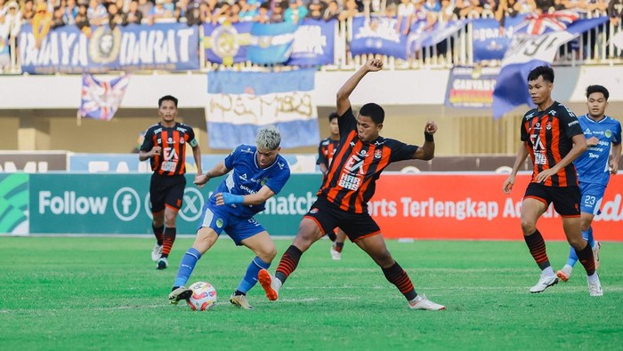 PSIM Jogja saat menjamu Persekat Tegal di Stadion Mandala Krida, Umbulharjo, Kota Jogja, Minggu (27/10/2024).