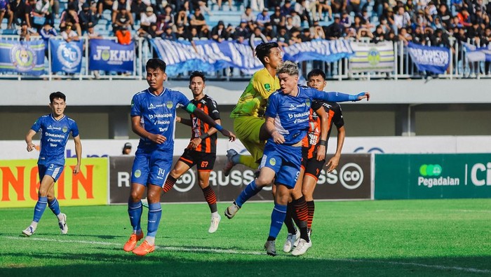 PSIM Jogja saat menjamu Persekat Tegal di Stadion Mandala Krida, Umbulharjo, Kota Jogja, Minggu (27/10/2024).