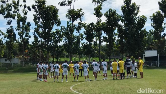 PSS Sleman di sesi latihan di Lapangan Purwobinangun, Pakem, Sleman, Jumat (3/1/2025).