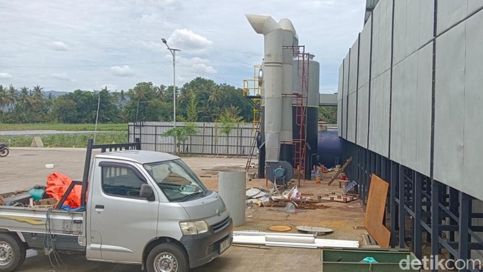 Reaktor pengendali bau yang terpasang di sisi bangunan selatan TPST Sendangsari, Minggir, Sleman, Jumat (3/1/2025).