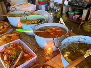 Berwisata Kuliner di Warung Joglo Tepi Sawah Denpasar