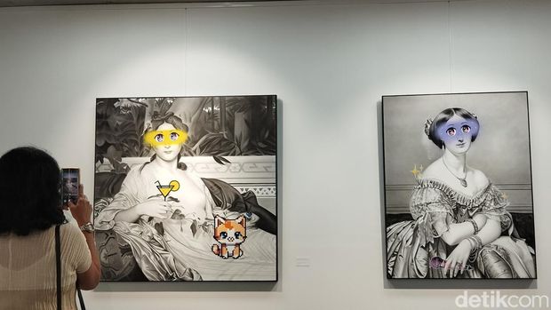 Seniman asal Cilacap, Danni Febriana saat menggelar pameran tunggal The Unblink Icons di SAL Project, Jakarta Pusat hingga 20 Januari 2025.