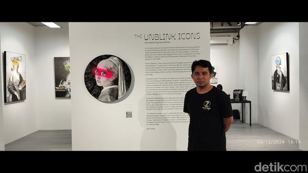 Seniman asal Cilacap, Danni Febriana saat menggelar pameran tunggal The Unblink Icons di SAL Project, Jakarta Pusat hingga 20 Januari 2025.