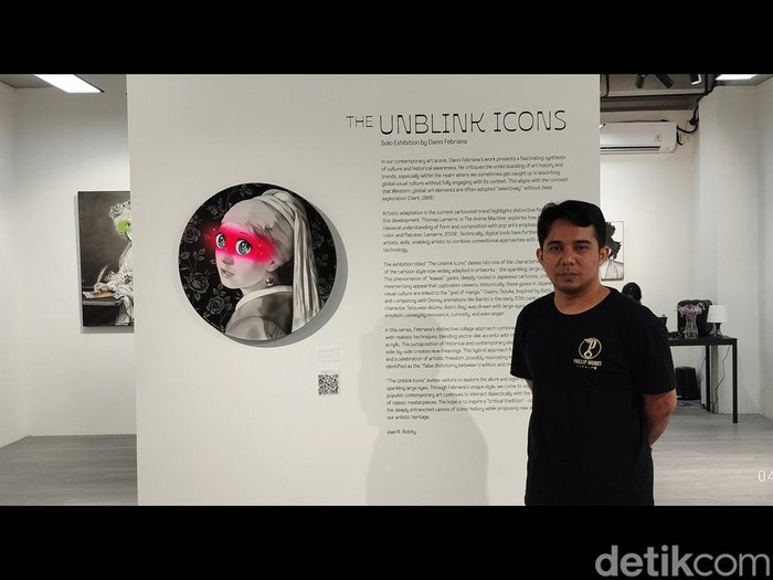Seniman asal Cilacap, Danni Febriana saat menggelar pameran tunggal The Unblink Icons di SAL Project, Jakarta Pusat hingga 20 Januari 2025.