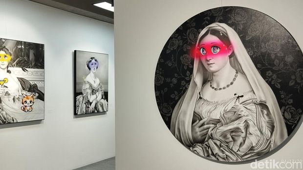 Seniman asal Cilacap, Danni Febriana saat menggelar pameran tunggal The Unblink Icons di SAL Project, Jakarta Pusat hingga 20 Januari 2025.