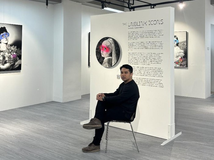 Seniman asal Cilacap, Danni Febriana saat menggelar pameran tunggal The Unblink Icons di SAL Project, Jakarta Pusat. Seniman asal Cilacap, Danni Febriana saat menggelar pameran tunggal The Unblink Icons di SAL Project, Jakarta Pusat.