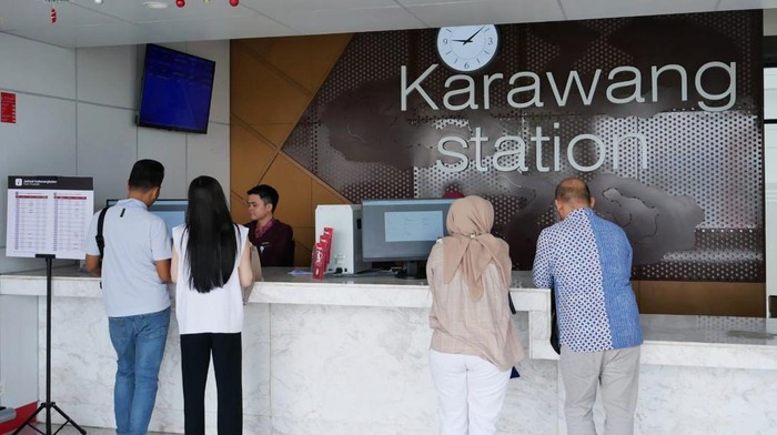 Seperti Ini Kondisi Stasiun Kereta Cepat Karawang Setelah 10 Hari Dibuka Stasiun Whoosh Karawang telah resmi beroperasi melayani masyarakat selama 10 hari. Total sudah sebanyak 5.500 penumpang yang naik dan turun di Stasiun Karawang pada periode 24 Desember 2024 sampai 2 Januari 2025.