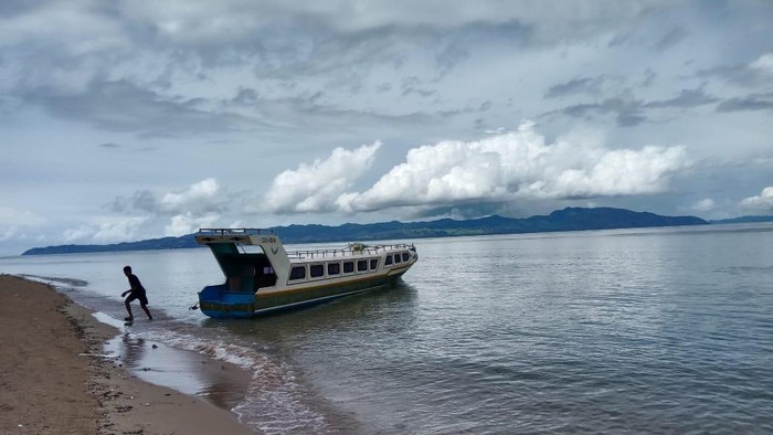 Speedboat Dua Nona yang membawa 28 penumpang tenggelam di Kabupaten Seram Barat Barat, Maluku.