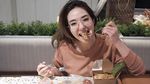 Serunya Gisella Anastasia Sarapan di Singapura dan Makan Malam di Bali