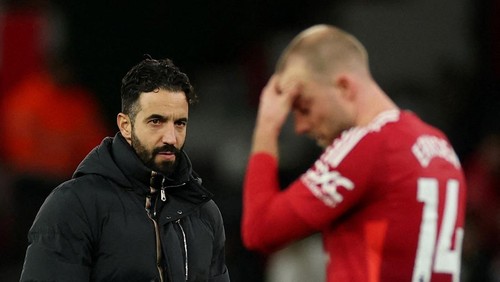 Soccer Football - Premier League - Manchester United v Newcastle United - Old Trafford, Manchester, Britain - December 30, 2024 Manchester United manager Ruben Amorim looks dejected after the match Action Images via Reuters/Lee Smith EDITORIAL USE ONLY. NO USE WITH UNAUTHORIZED AUDIO, VIDEO, DATA, FIXTURE LISTS, CLUB/LEAGUE LOGOS OR LIVE SERVICES. ONLINE IN-MATCH USE LIMITED TO 120 IMAGES, NO VIDEO EMULATION. NO USE IN BETTING, GAMES OR SINGLE CLUB/LEAGUE/PLAYER PUBLICATIONS. PLEASE CONTACT YOUR ACCOUNT REPRESENTATIVE FOR FURTHER DETAILS..     TPX IMAGES OF THE DAY