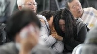 Kecelakaan ini membawa duka mendalam bagi seluruh keluarga korban. (AP Photo/Ahn Young-joon)