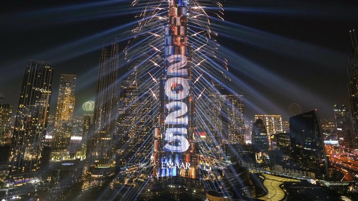 Fireworks explode at the Burj Khalifa, the world's tallest building, during the New Year's Eve celebration in Dubai, United Arab Emirates, Wednesday, Jan. 1, 2025. (AP Photo/Altaf Qadri)