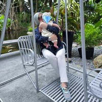 Terlihat Syahrini banyak melakukan aktivitas bersama baby R. Wanita 44 tahun itu juga tampak begitu menyayangi putri pertamanya. Foto: Instagram/@princessyahrini