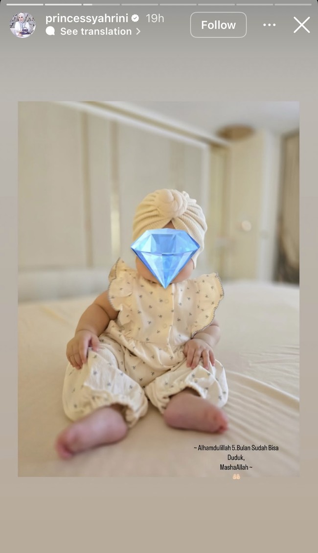 Anak Syahrini yang kerap dipanggil Princess R kini sudah genap berusia 5 bulan. Melalui akun Instagram pribadinya istri Reino Barack itu membagikan foto-foto terbaru putrinya. Foto: Instagram/@princessyahrini