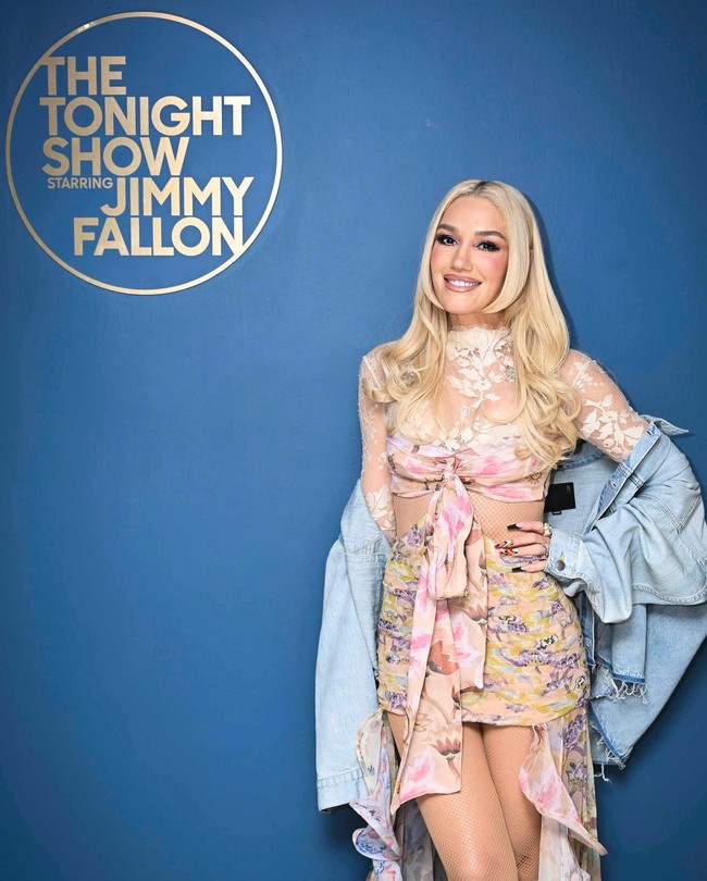 Three-Tiered Layers   Menurut para stylist, potongan layer kembali difavoritkan di 2025. Layer lapis tiga seperti Gwen Stefani bisa bikin tampilan rambut panjang kamu lebih ‘playful’. Foto: Instagram