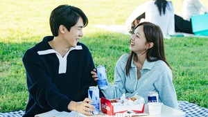 Lanjut besok episode 12 dan akhirnya When the Phone Rings tamat.