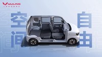 Mengutamakan kepraktisan dan kelincahan, Sunshine EV memiliki panjang 3.685 mm, lebar 1.530 mm, tinggi 1.750 mm, dengan jarak sumbu roda 2.600 mm. Lalu kapasitas kargo mobil ini mencapai 527 liter yang bisa diekspansi  hingga 1.117 liter jika baris kedua dilipat. Foto: Dok. Wuling