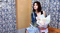 Meski sudah ada kompensasi, belum ada pembicaraan apa pun padanya soal pemulihan operasional studionya. Ia mengaku berupaya berdiskusi dengan agensinya mengenai pemutusan kontrak, tapi seseorang di sana diduga menghindar dengan mengatakan kepada Lusi agar bungkam karena kariernya bisa hancur. Foto: dok.Instagram Zhao Lusi