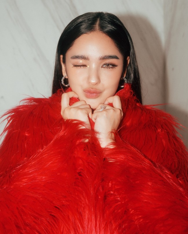 Wanita tersebut disebut sebagai salah satu aktris paling komersial. Apalagi Andrea Brillantes menjadi orang Filipina yang paling banyak follower di TikTok. Ia pun telah membintangi banyak iklan, termasuk dengan H&M. Foto: Instagram Andrea Brillantes