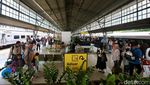 Arus Balik Libur Nataru, Stasiun Pasar Senen Ramai Penumpang