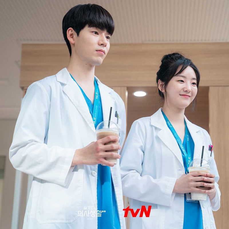 Bae Hyun Sung di drakor Hospital Playlist Season 2