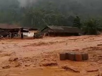 Video: Detik-detik Banjir Bandang Hanyutkan Sejumlah Bangunan di Morowali Utara