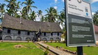 Warga berada di halaman Rumah Gadang Kampai Nan Panjang di Nagari Balimbing, Tanah Datar, Sumatera Barat, Sabtu (4/1/2025). 