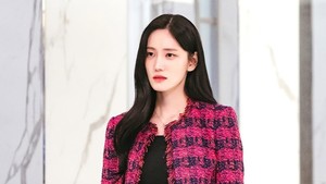 MBC mempublikasikan potongan klip dari episode terakhir When The Phone Rings yang ditunggu-tunggu pencinta drama Korea. Hong In Na tampak mendatangi rumah saudara perempuannya, Hong Hee Jo.