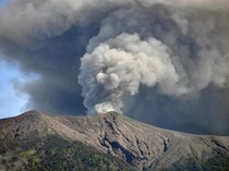 Gunung Marapi Erupsi Siang Ini, Semburkan Abu Vulkanik Setinggi 350 Meter