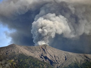 Gunung Marapi Erupsi Siang Ini, Semburkan Abu Vulkanik Setinggi 350 Meter