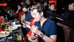 Potret Kriss Hatta Makan Sate Ular hingga Ngemil Tahu Bakso