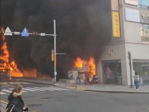 Kebakaran Landa Gedung 8 Lantai di Korsel, 30 Orang Terjebak
