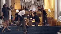 Behind the Scene salah satu video klip Mahalini yang syuting di area kolam renang di rumah Herdin Hidayat. Foto: dok. Instagram Anesya Anggun