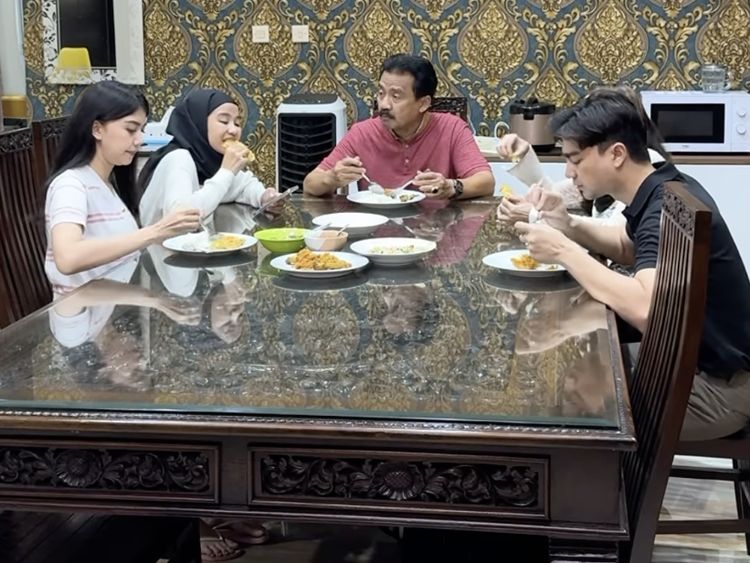 Intip Isi Rumah Bapak FTV Herdin Hidayat, Pernah Jadi Lokasi Video Klip Mahalini